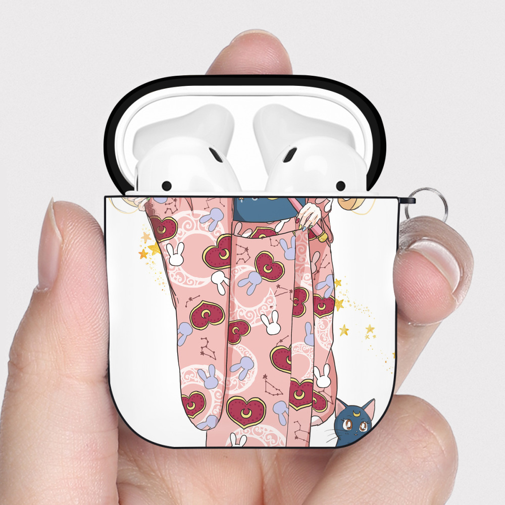 （画像用） 美少女戦士セーラームーン Sailor Moon AirPods 第2世代保護ケース ハードシェル ブラック 耐衝撃・防指紋・カラビナ付き