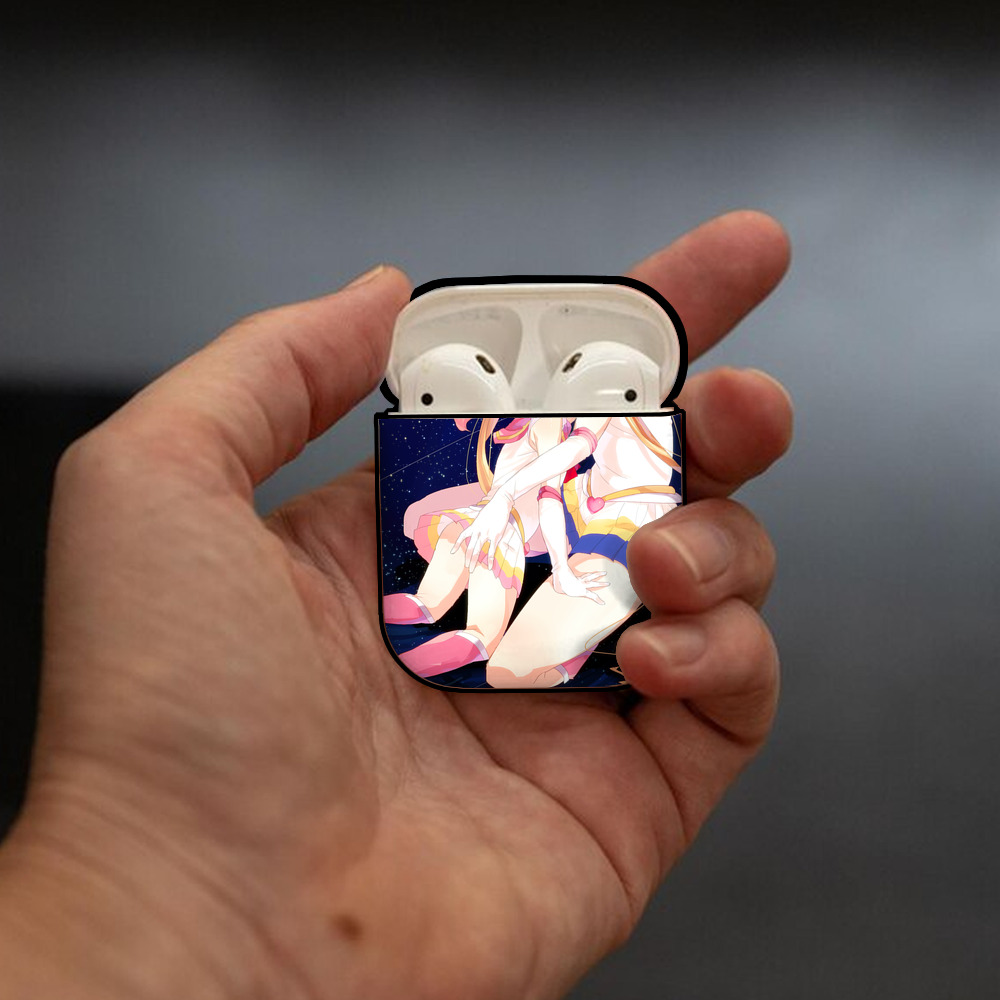 美少女戦士セーラームーン Sailor Moon AirPods 第2世代保護ケース ハードシェル ブラック 耐衝撃・防指紋・カラビナ付き