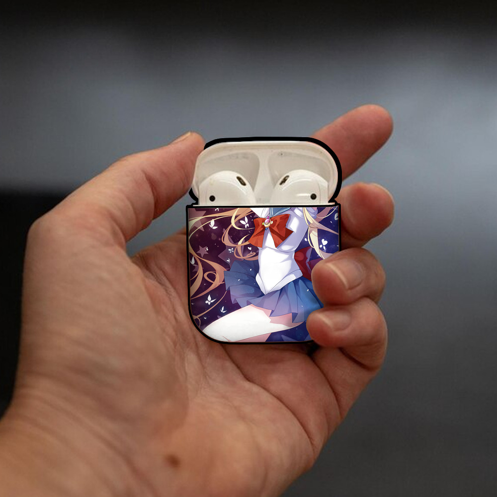 美少女戦士セーラームーン Sailor Moon AirPods 第2世代保護ケース ハードシェル ブラック 耐衝撃・防指紋・カラビナ付き
