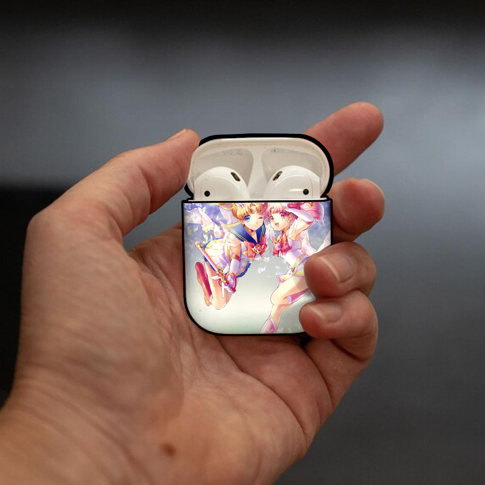 美少女戦士セーラームーン Sailor Moon AirPods 第2世代保護ケース ハードシェル ブラック 耐衝撃・防指紋・カラビナ付き