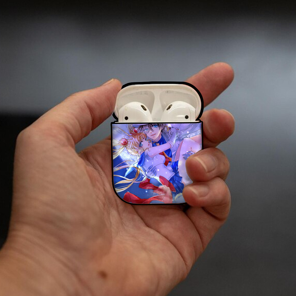 美少女戦士セーラームーン Sailor Moon AirPods 第2世代保護ケース ハードシェル ブラック 耐衝撃・防指紋・カラビナ付き