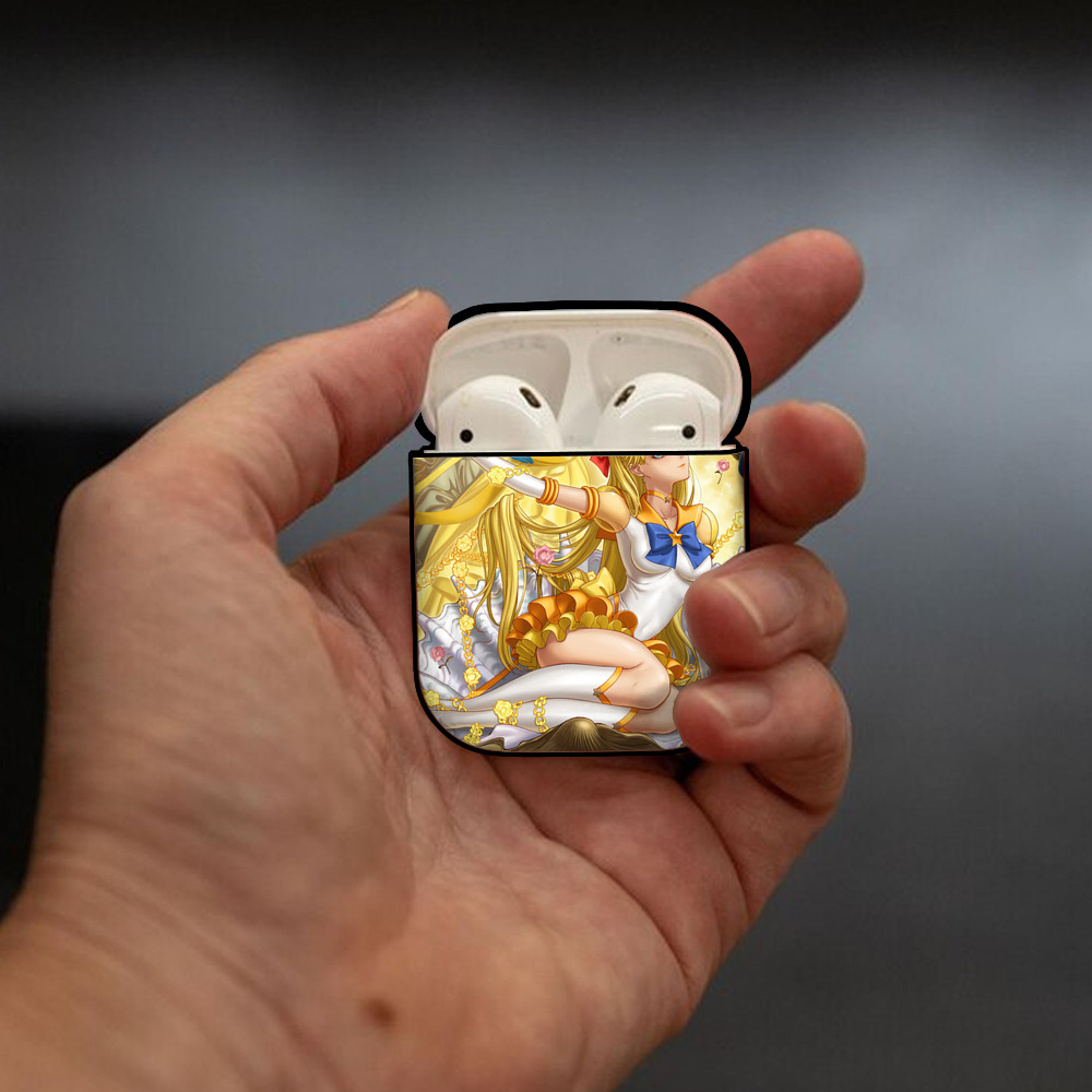 美少女戦士セーラームーン Sailor Moon AirPods 第2世代保護ケース ハードシェル ブラック 耐衝撃・防指紋・カラビナ付き