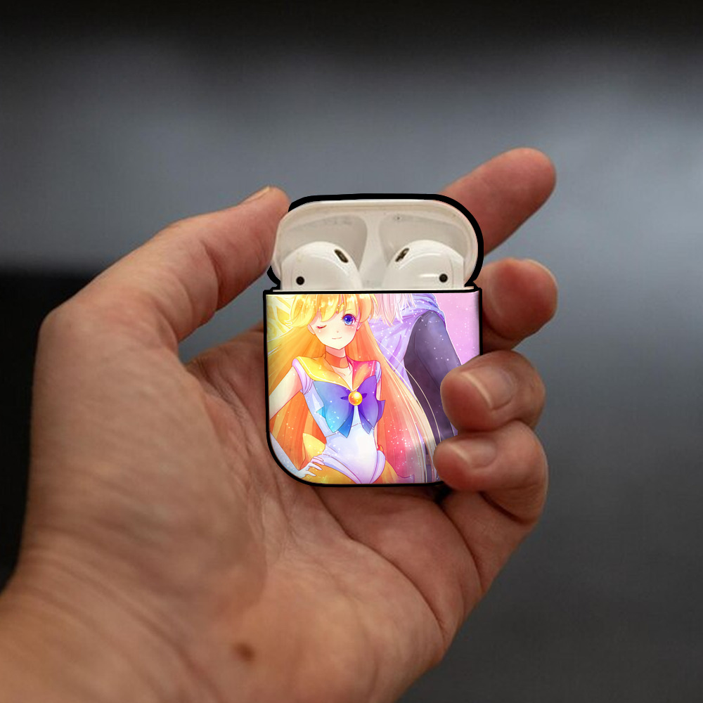 美少女戦士セーラームーン Sailor Moon AirPods 第2世代保護ケース ハードシェル ブラック 耐衝撃・防指紋・カラビナ付き