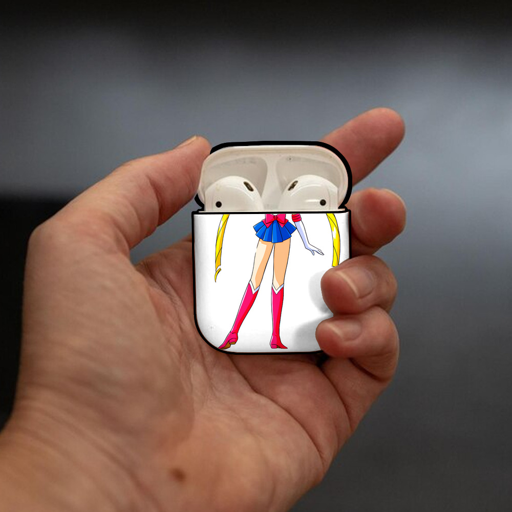 美少女戦士セーラームーン 月野 うさぎ つきの うさぎ Sailor Moon Tsukino Usagi AirPods 第2世代保護ケース ハードシェル ブラック 耐衝撃・防指紋・カラビナ付き