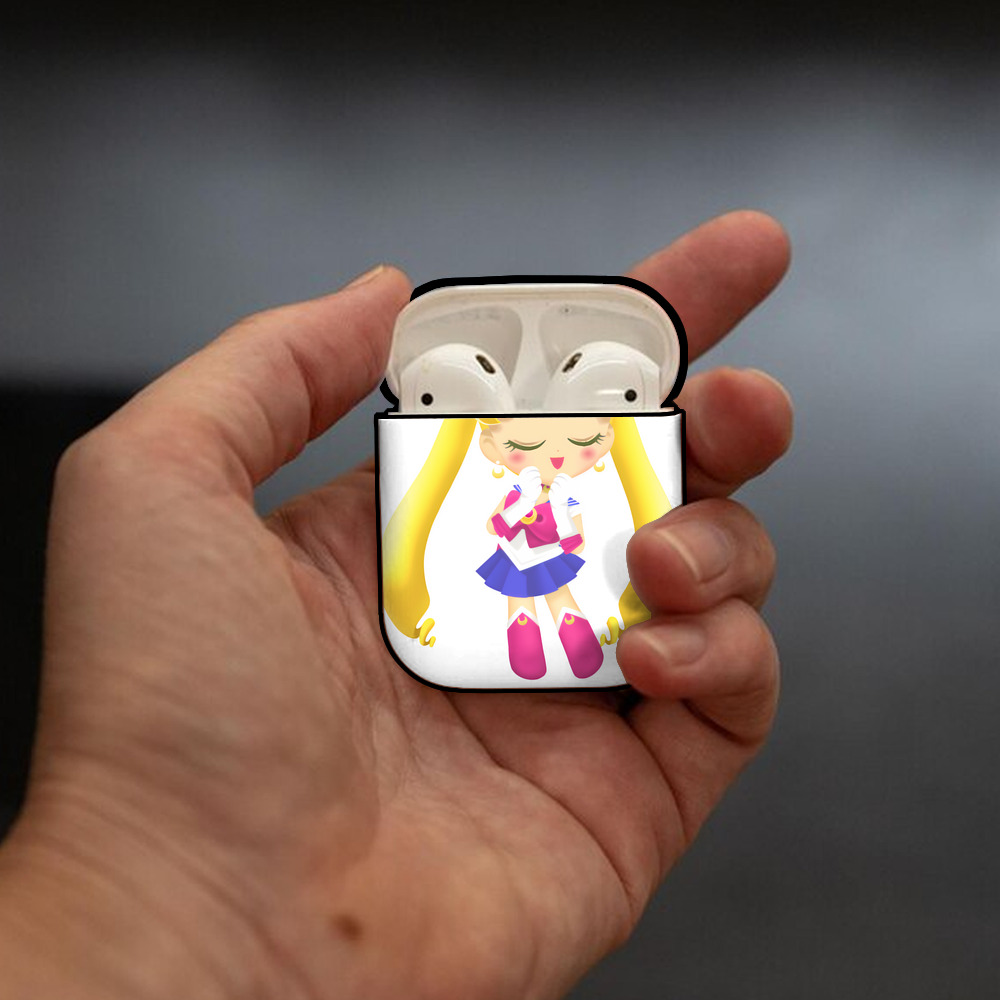 美少女戦士セーラームーン 月野 うさぎ つきの うさぎ Sailor Moon Tsukino Usagi AirPods 第2世代保護ケース ハードシェル ブラック 耐衝撃・防指紋・カラビナ付き
