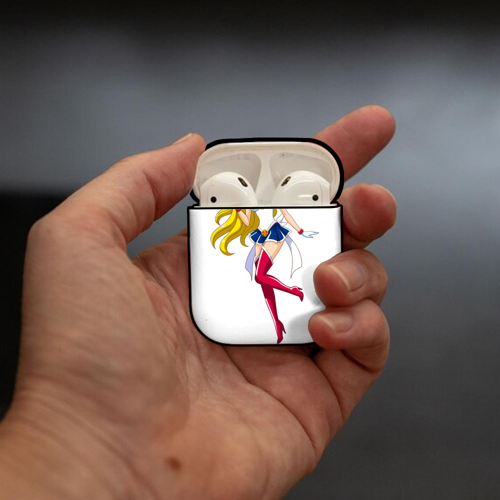 美少女戦士セーラームーン 月野 うさぎ つきの うさぎ Sailor Moon Tsukino Usagi AirPods 第2世代保護ケース ハードシェル ブラック 耐衝撃・防指紋・カラビナ付き