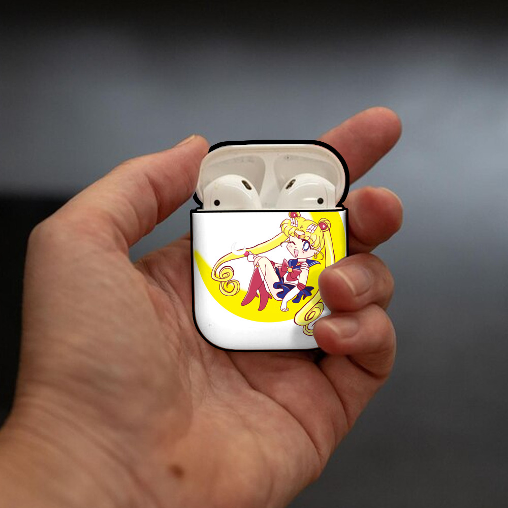美少女戦士セーラームーン 月野 うさぎ つきの うさぎ Sailor Moon Tsukino Usagi AirPods 第2世代保護ケース ハードシェル ブラック 耐衝撃・防指紋・カラビナ付き
