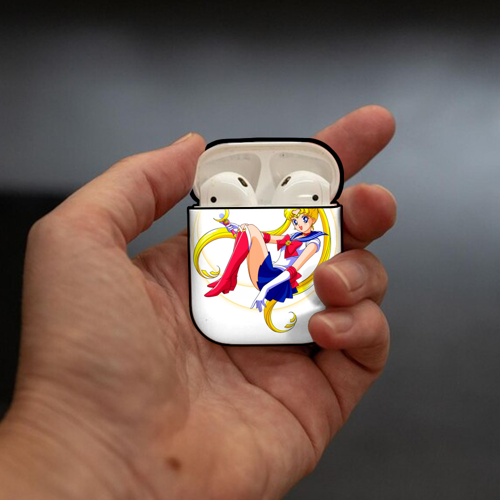 美少女戦士セーラームーン 月野 うさぎ つきの うさぎ Sailor Moon Tsukino Usagi AirPods 第2世代保護ケース ハードシェル ブラック 耐衝撃・防指紋・カラビナ付き