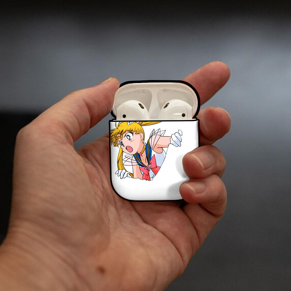 美少女戦士セーラームーン 月野 うさぎ つきの うさぎ Sailor Moon Tsukino Usagi AirPods 第2世代保護ケース ハードシェル ブラック 耐衝撃・防指紋・カラビナ付き