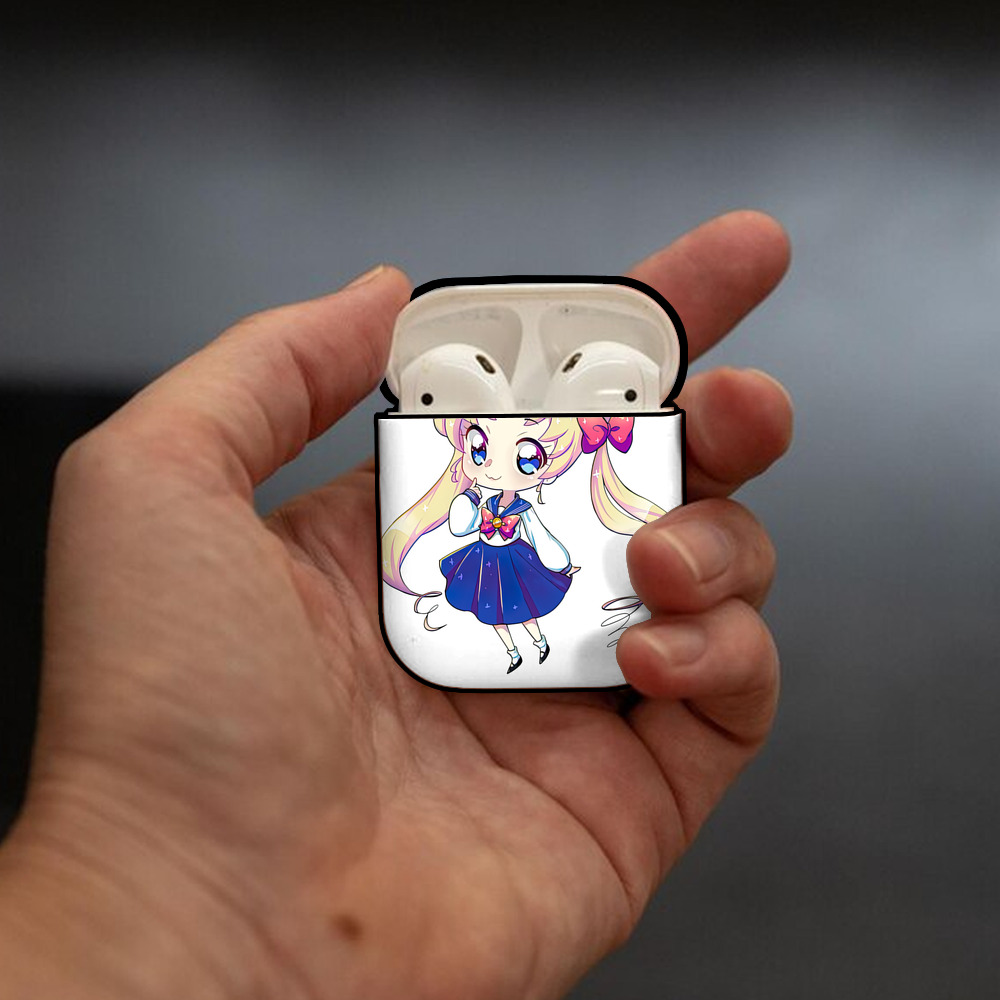 美少女戦士セーラームーン 月野 うさぎ つきの うさぎ Sailor Moon Tsukino Usagi AirPods 第2世代保護ケース ハードシェル ブラック 耐衝撃・防指紋・カラビナ付き