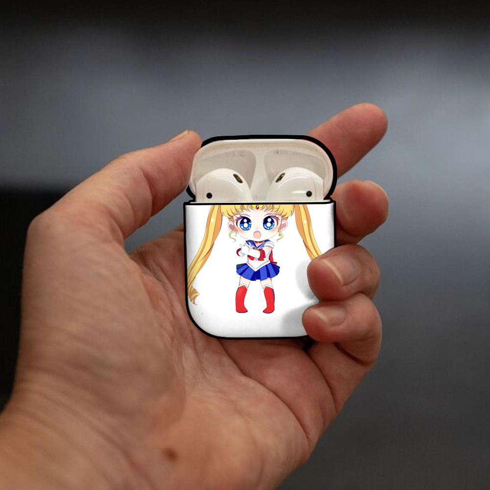 美少女戦士セーラームーン 月野 うさぎ つきの うさぎ Sailor Moon Tsukino Usagi AirPods 第2世代保護ケース ハードシェル ブラック 耐衝撃・防指紋・カラビナ付き