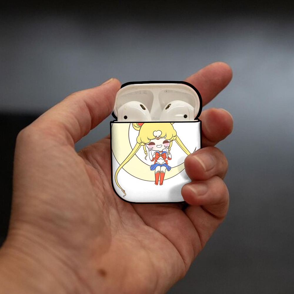 美少女戦士セーラームーン 月野 うさぎ つきの うさぎ Sailor Moon Tsukino Usagi AirPods 第2世代保護ケース ハードシェル ブラック 耐衝撃・防指紋・カラビナ付き