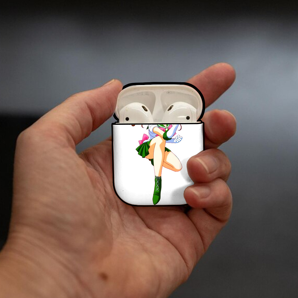 美少女戦士セーラームーン 木野 まこと きの まこと Sailor Moon Kino Makoto （セーラージュピター；Sailor Jupiter） AirPods 第2世代保護ケース ハードシェル ブラック 耐衝撃・防指紋・カラビナ付き