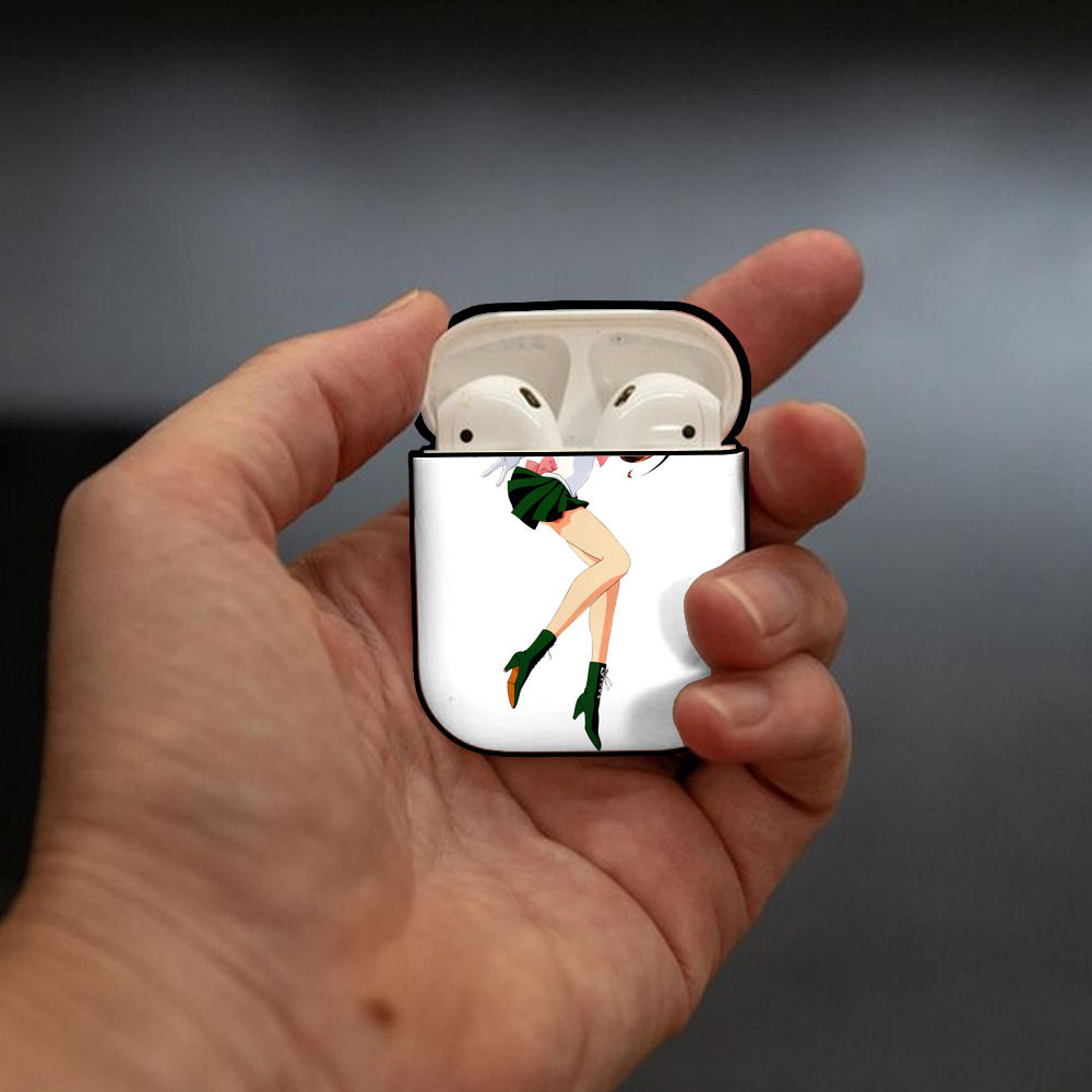 美少女戦士セーラームーン 木野 まこと きの まこと Sailor Moon Kino Makoto （セーラージュピター；Sailor Jupiter） AirPods 第2世代保護ケース ハードシェル ブラック 耐衝撃・防指紋・カラビナ付き