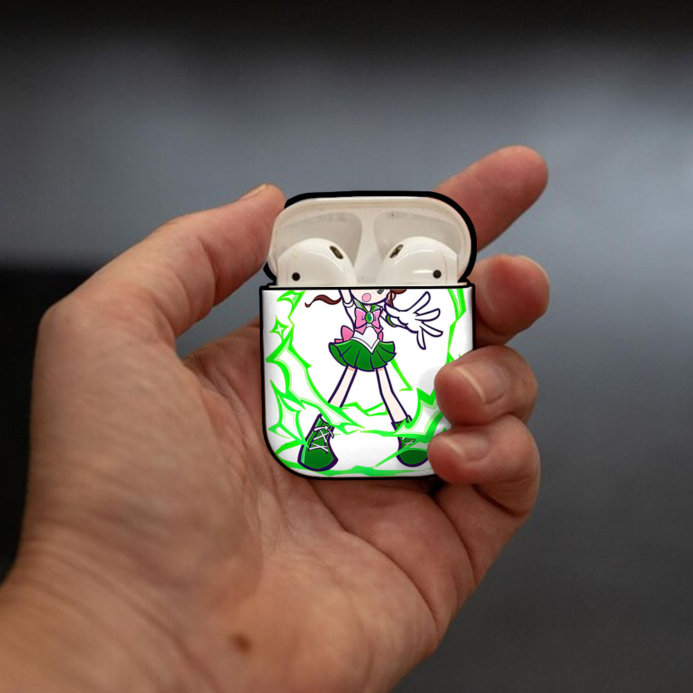 美少女戦士セーラームーン 木野 まこと きの まこと Sailor Moon Kino Makoto （セーラージュピター；Sailor Jupiter） AirPods 第2世代保護ケース ハードシェル ブラック 耐衝撃・防指紋・カラビナ付き