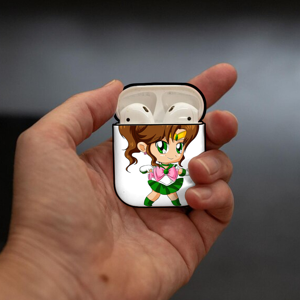 美少女戦士セーラームーン 木野 まこと きの まこと Sailor Moon Kino Makoto （セーラージュピター；Sailor Jupiter） AirPods 第2世代保護ケース ハードシェル ブラック 耐衝撃・防指紋・カラビナ付き