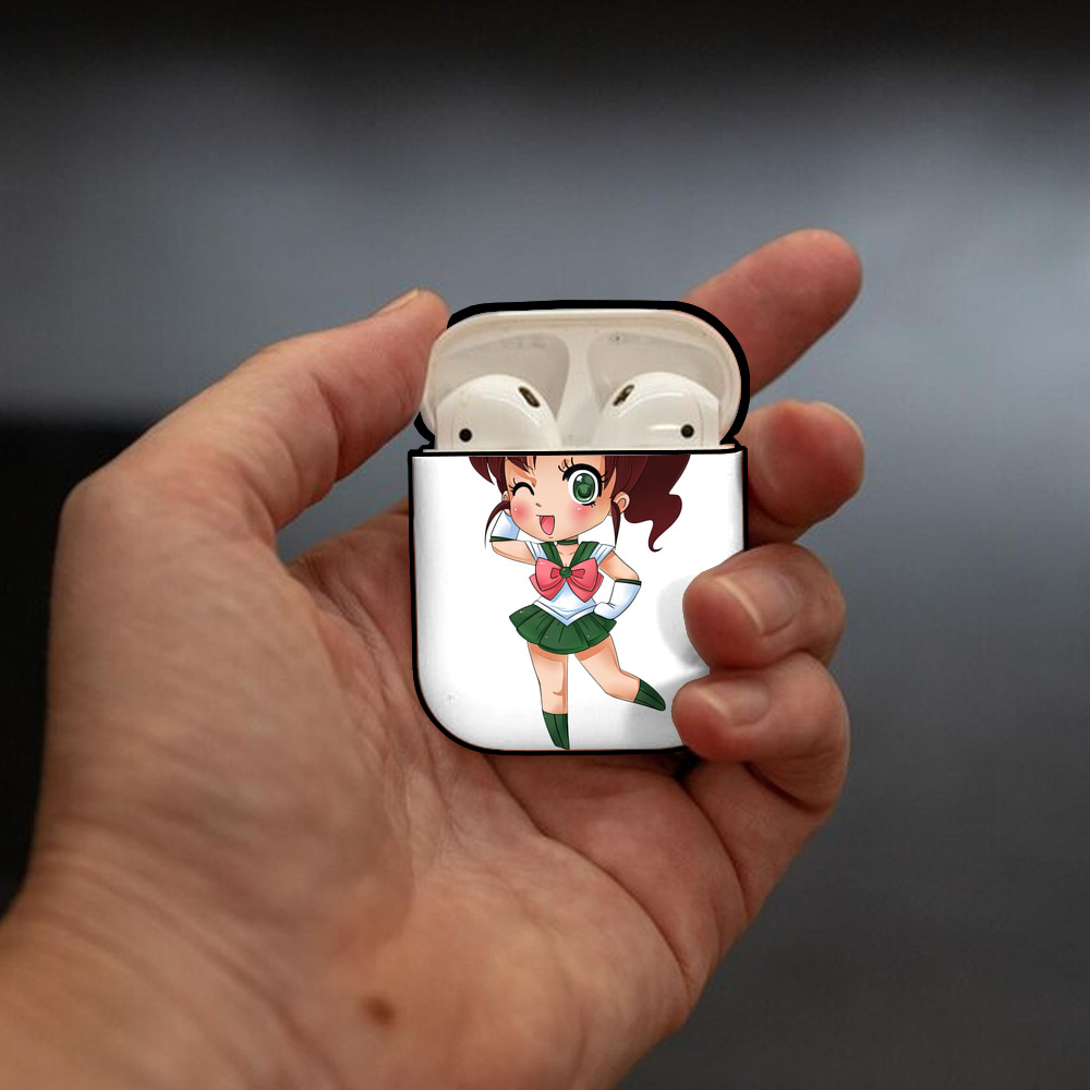 美少女戦士セーラームーン 木野 まこと きの まこと Sailor Moon Kino Makoto （セーラージュピター；Sailor Jupiter） AirPods 第2世代保護ケース ハードシェル ブラック 耐衝撃・防指紋・カラビナ付き