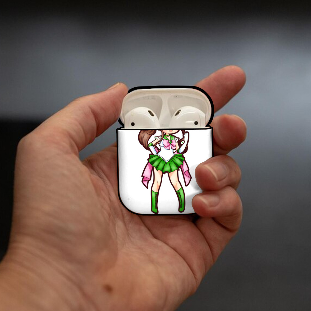 美少女戦士セーラームーン 木野 まこと きの まこと Sailor Moon Kino Makoto （セーラージュピター；Sailor Jupiter） AirPods 第2世代保護ケース ハードシェル ブラック 耐衝撃・防指紋・カラビナ付き