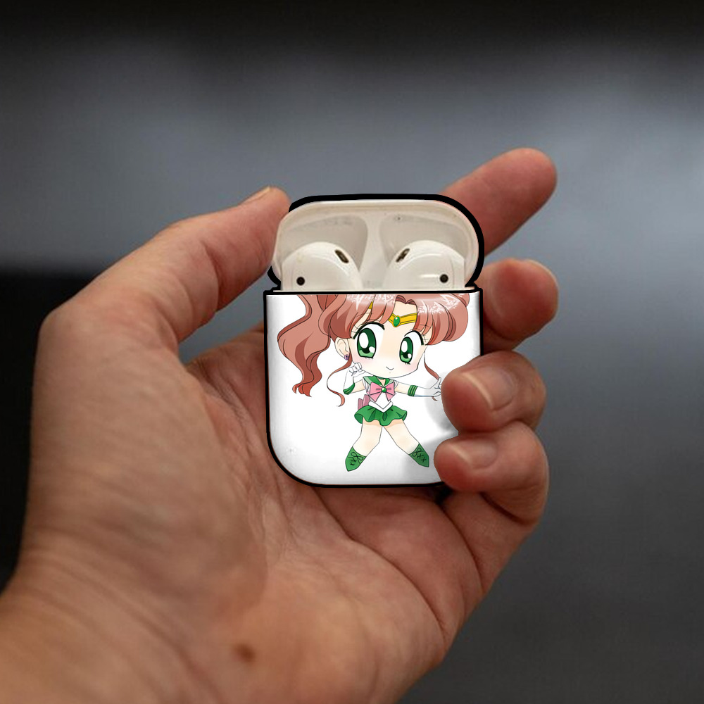 美少女戦士セーラームーン 木野 まこと きの まこと Sailor Moon Kino Makoto （セーラージュピター；Sailor Jupiter） AirPods 第2世代保護ケース ハードシェル ブラック 耐衝撃・防指紋・カラビナ付き