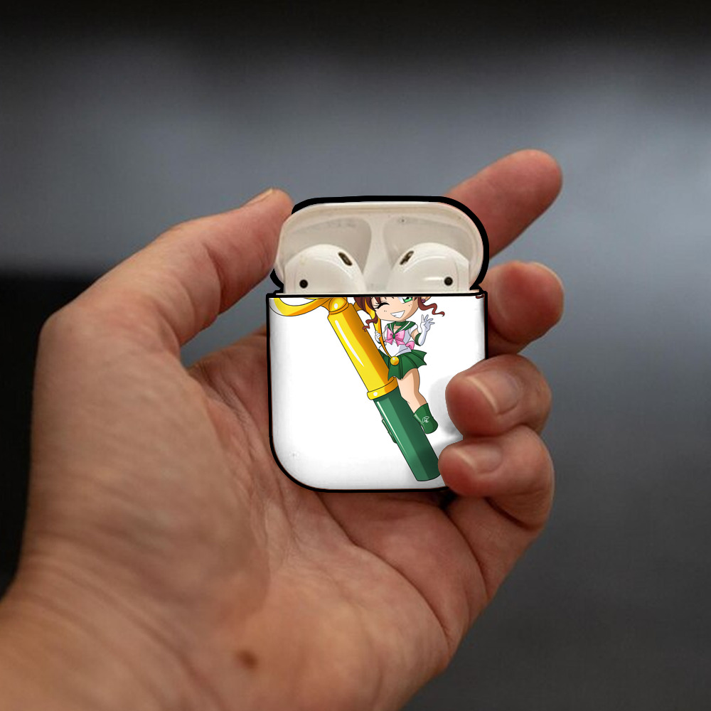 美少女戦士セーラームーン 木野 まこと きの まこと Sailor Moon Kino Makoto （セーラージュピター；Sailor Jupiter） AirPods 第2世代保護ケース ハードシェル ブラック 耐衝撃・防指紋・カラビナ付き