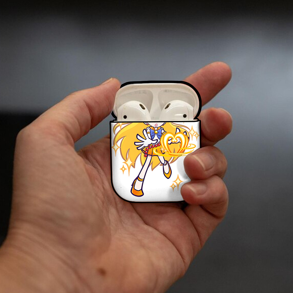 美少女戦士セーラームーン 愛野 美奈子 あいの みなこ Sailor Moon Aino Minako AirPods 第2世代保護ケース ハードシェル ブラック 耐衝撃・防指紋・カラビナ付き