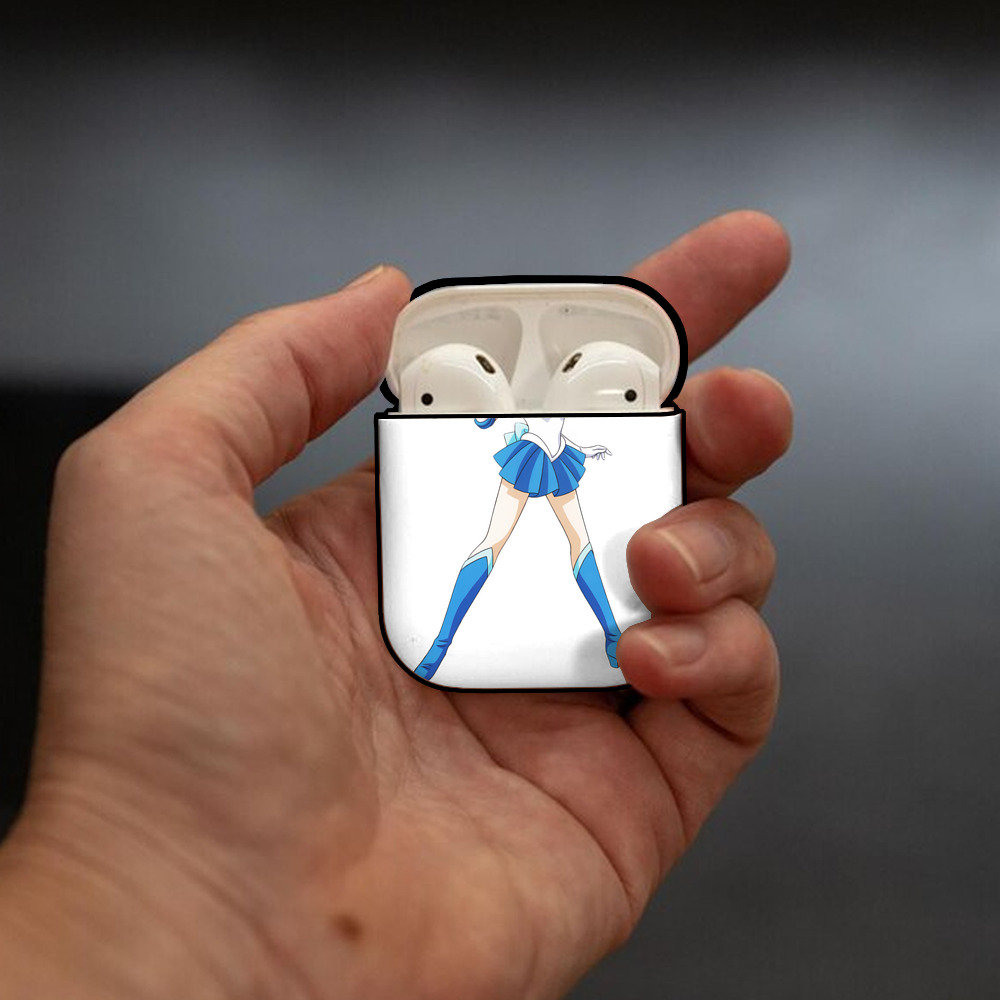 美少女戦士セーラームーン 海王 みちる（かいおう みちる） Sailor Moon Kaiou Michiru AirPods 第2世代保護ケース ハードシェル ブラック 耐衝撃・防指紋・カラビナ付き