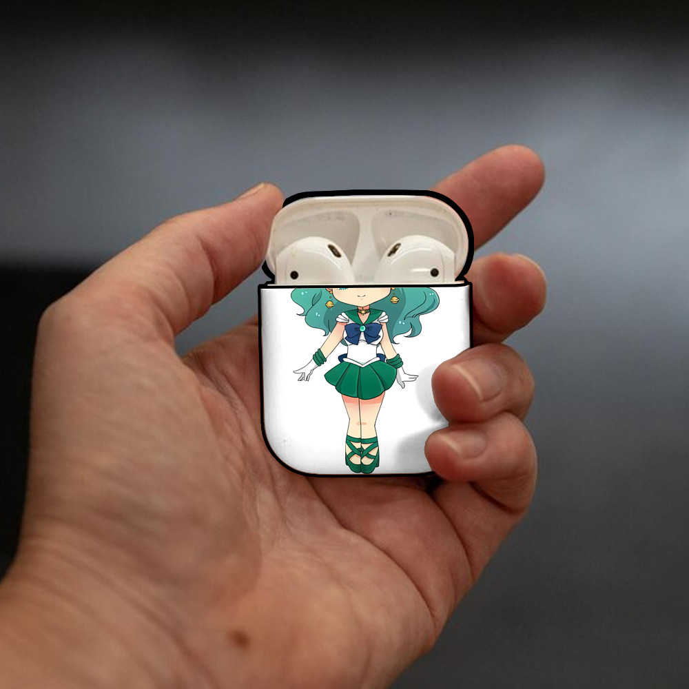 美少女戦士セーラームーン 海王 みちる（かいおう みちる） Sailor Moon Kaiou Michiru AirPods 第2世代保護ケース ハードシェル ブラック 耐衝撃・防指紋・カラビナ付き