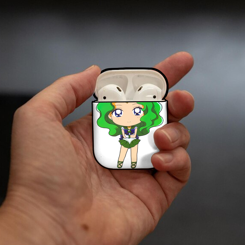 美少女戦士セーラームーン 海王 みちる（かいおう みちる） Sailor Moon Kaiou Michiru AirPods 第2世代保護ケース ハードシェル ブラック 耐衝撃・防指紋・カラビナ付き