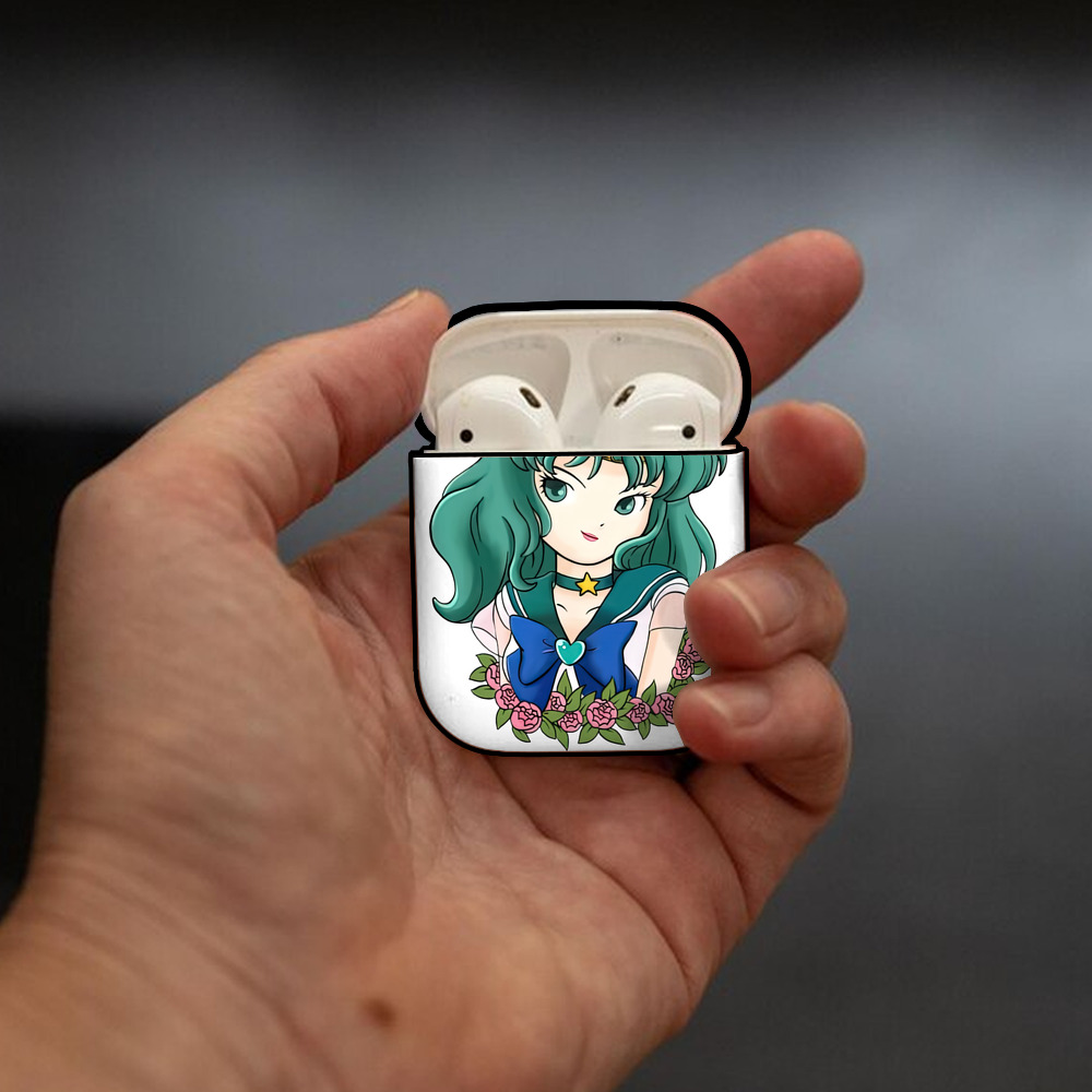 美少女戦士セーラームーン 海王 みちる（かいおう みちる） Sailor Moon Kaiou Michiru AirPods 第2世代保護ケース ハードシェル ブラック 耐衝撃・防指紋・カラビナ付き