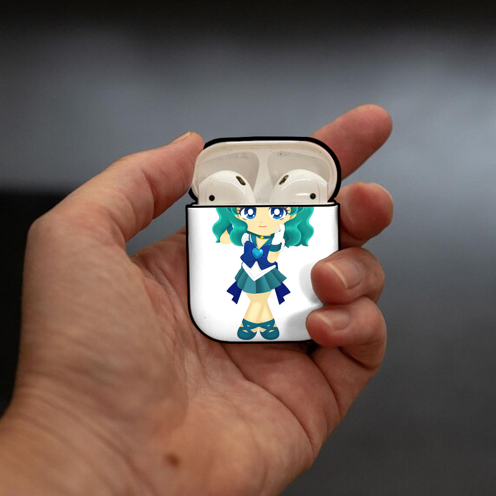 美少女戦士セーラームーン 海王 みちる（かいおう みちる） Sailor Moon Kaiou Michiru AirPods 第2世代保護ケース ハードシェル ブラック 耐衝撃・防指紋・カラビナ付き
