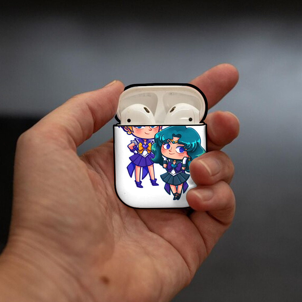 美少女戦士セーラームーン 天王はるか Sailor Moon Tenoh Haruka AirPods 第2世代保護ケース ハードシェル ブラック 耐衝撃・防指紋・カラビナ付き